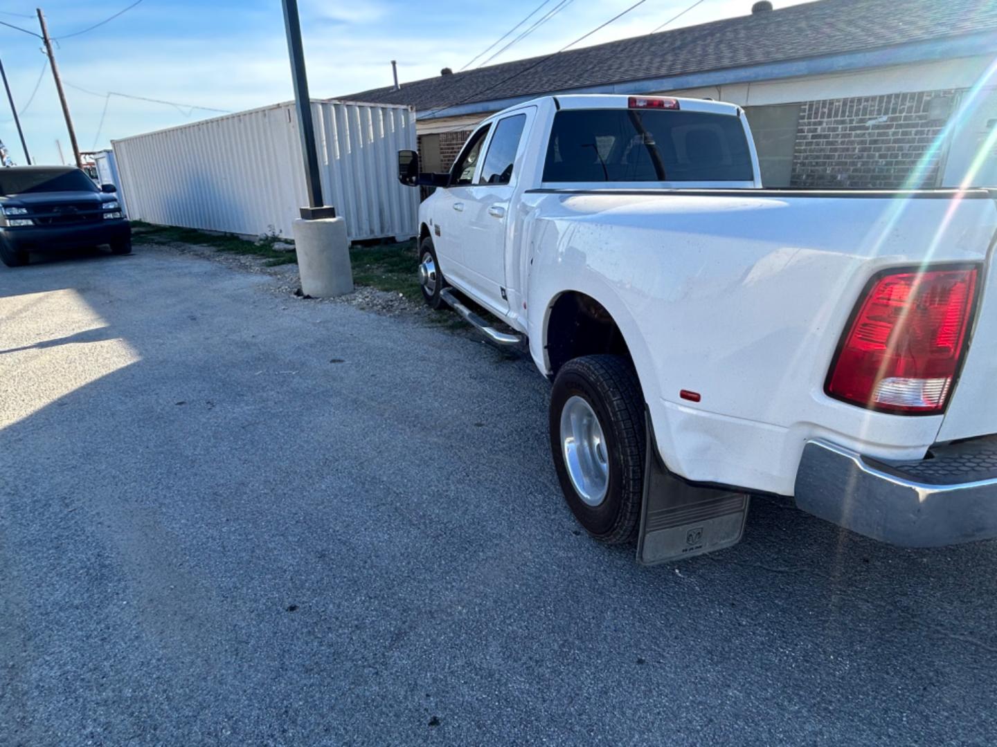 2012 White Dodge Ram 3500 ST Crew Cab LWB 2WD DRW (3C63DPGL9CG) with an 6.7L L6 OHV 24V TURBO DIESEL engine, 6-Speed Automatic transmission, located at 1687 Business 35 S, New Braunfels, TX, 78130, (830) 625-7159, 29.655487, -98.051491 - Photo#8